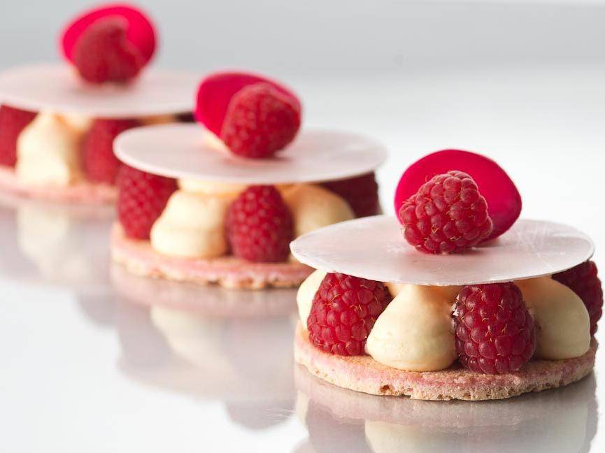 Criações de Vitrine – Confeitaria Moderna com o Chef Caio Corrêa