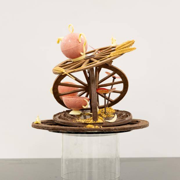 Emma Edible Centrepiece